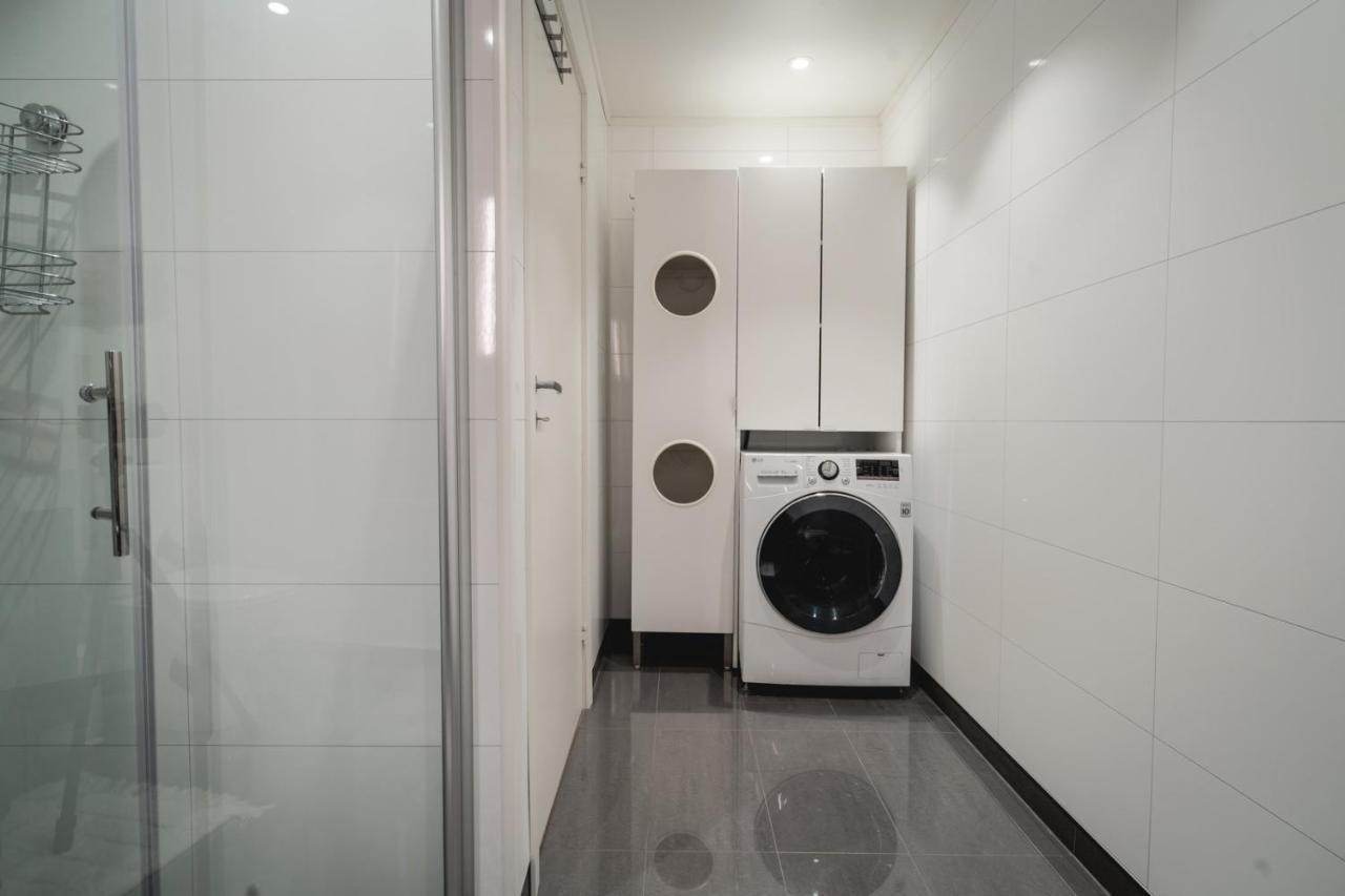 Arctic Homes - Unique Town House ทรอมโซ ภายนอก รูปภาพ