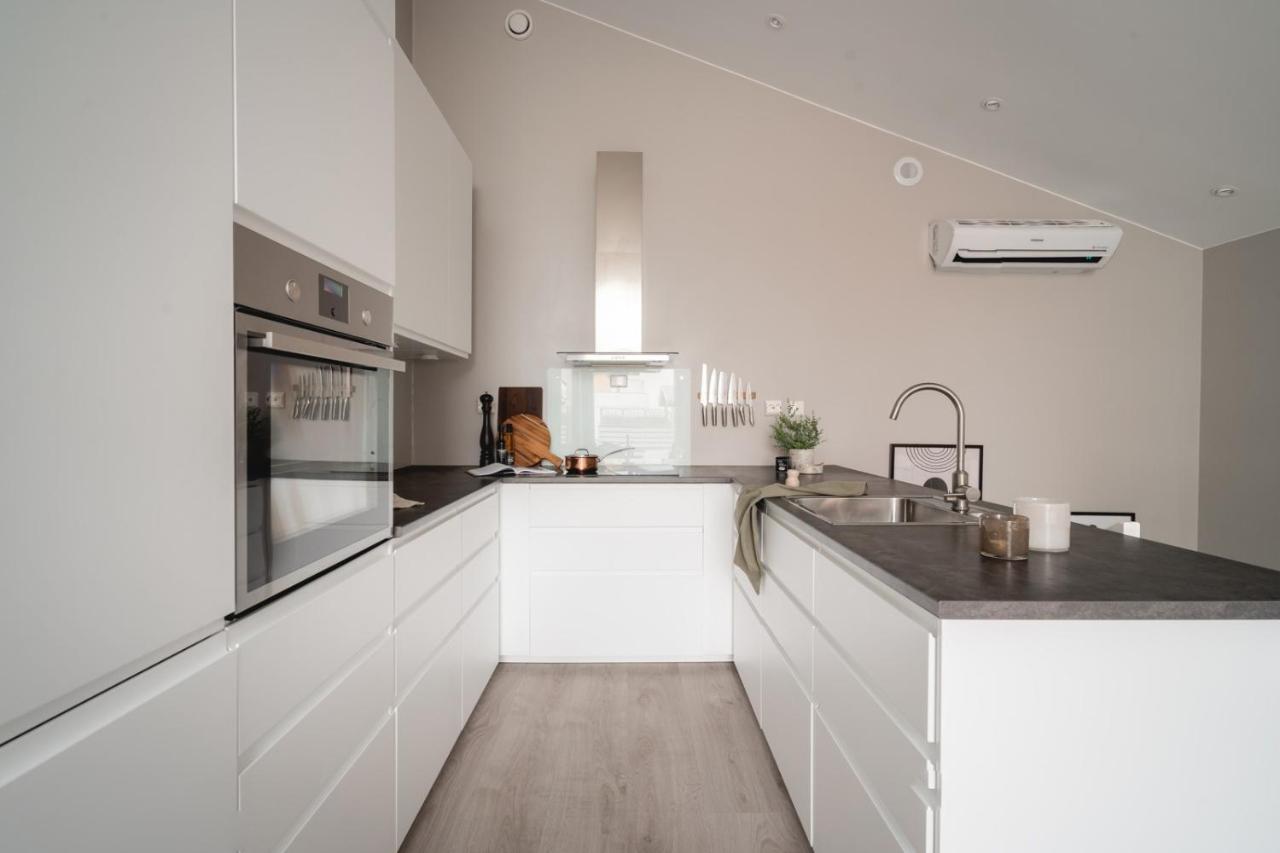 Arctic Homes - Unique Town House ทรอมโซ ภายนอก รูปภาพ